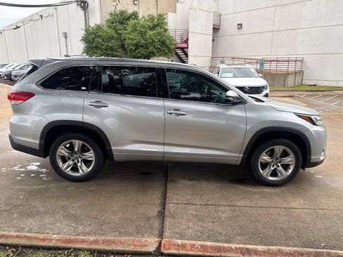 Used 2018 Toyota Highlander Limited FWD image 4
