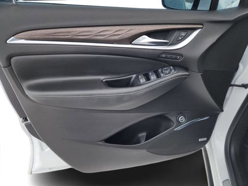 Used 2024 Buick Enclave Avenir w/ Avenir Technology Package image 18