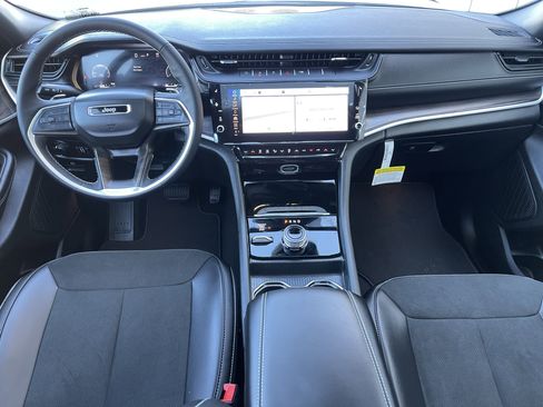 New 2026 Jeep Grand Cherokee Altitude image 20