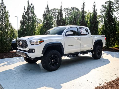 Used 2020 Toyota Tacoma TRD Off-Road AWD/4WD image 7