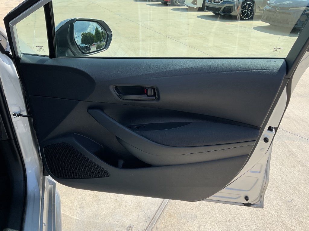 Used 2025 Toyota Corolla LE FWD image 16