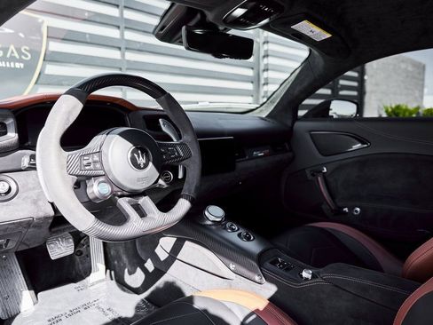 Used 2023 Maserati MC20 Coupe RWD image 2