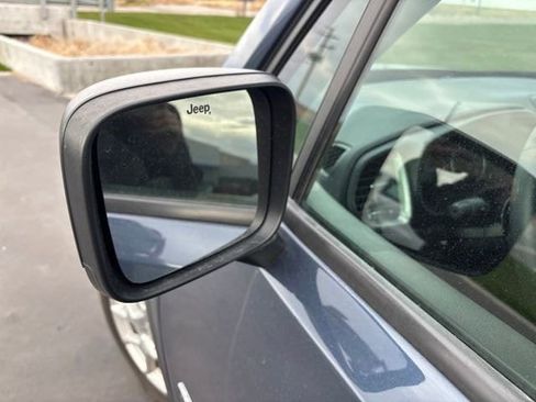 Used 2023 Jeep Renegade Latitude image 28