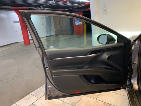 Used 2023 Toyota Camry SE FWD image 16