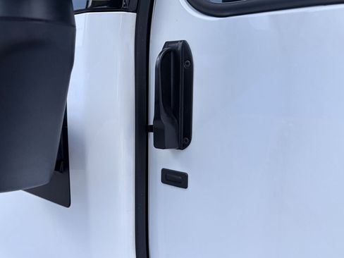 Used 2025 Chevrolet Brightdrop 600 FWD image 9