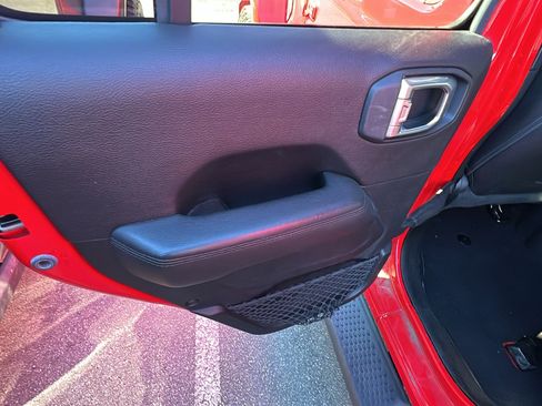 Used 2019 Jeep Wrangler Unlimited Sahara image 20