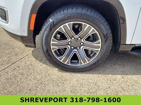 Used 2024 Jeep Wagoneer Series II RWD image 33