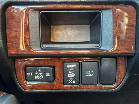 Used 2018 Toyota Tacoma Limited image 19