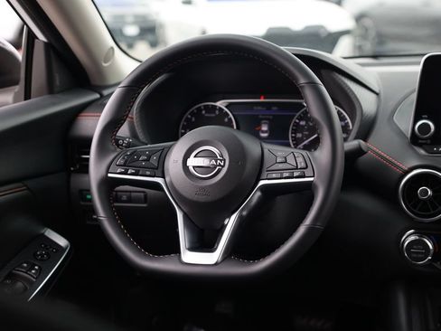 Used 2025 Nissan Sentra SR FWD image 25