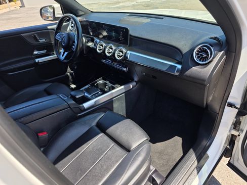 Used 2021 Mercedes-Benz GLB 250 w/ Premium Package image 11