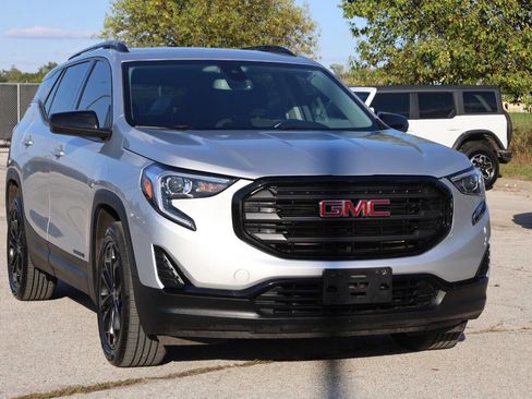 Used 2020 GMC Terrain SLE w/ Driver Convenience Package image 4