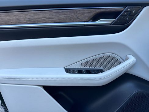 Used 2025 Porsche Macan 4S Electric image 12