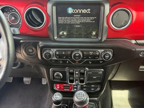 Used 2021 Jeep Wrangler Unlimited Rubicon AWD/4WD image 11