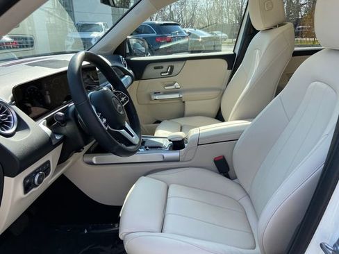 Used 2023 Mercedes-Benz GLB 250 4MATIC image 21