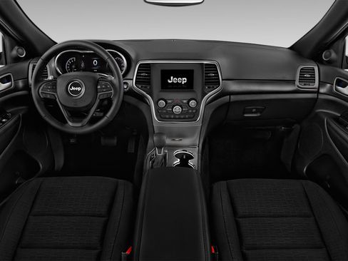 Used 2020 Jeep Grand Cherokee Laredo w/ 18" Wheel & 8.4" Radio Group AWD/4WD image 3