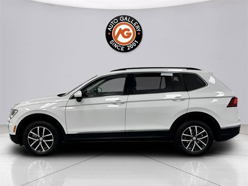 Used 2021 Volkswagen Tiguan SE w/ Panoramic Sunroof Package image 4