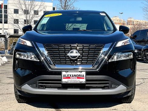 Used 2023 Nissan Rogue SV image 3