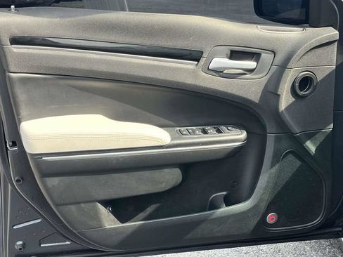 Used 2017 Chrysler 300 S w/ 300S Premium Group RWD image 15