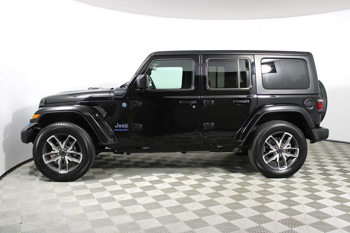 Used 2024 Jeep Wrangler Unlimited w/ Convenience Group AWD/4WD image 29