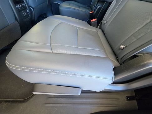 Used 2023 Buick Enclave Essence AWD/4WD image 62