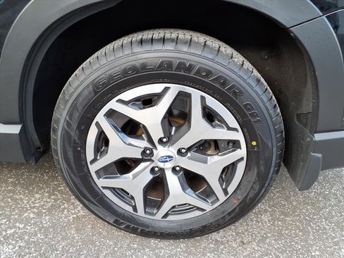 Used 2023 Subaru Forester Premium image 6