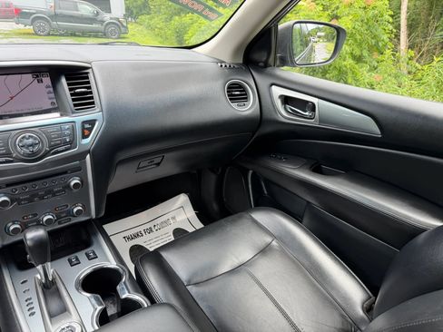 Used 2020 Nissan Pathfinder SL AWD/4WD image 32