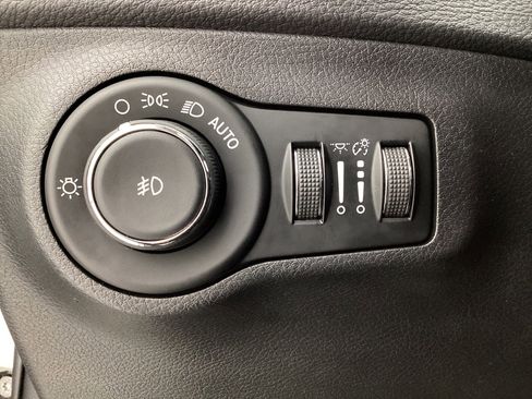 Used 2017 Jeep Compass Trailhawk w/ Leather Interior Group AWD/4WD image 39