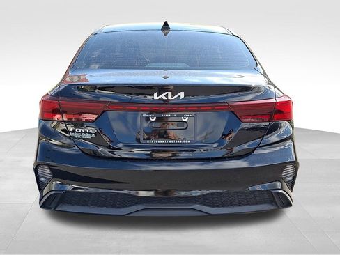 Used 2023 Kia Forte LXS w/ LXS Technology Package FWD image 5