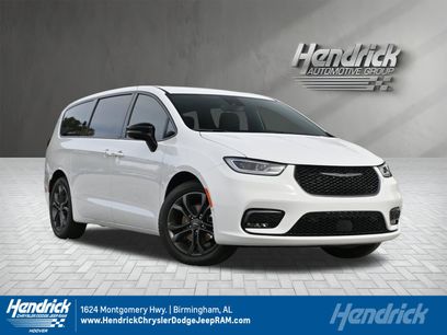 New 2026 Chrysler Pacifica Select