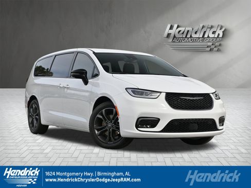 New 2026 Chrysler Pacifica Select image 1