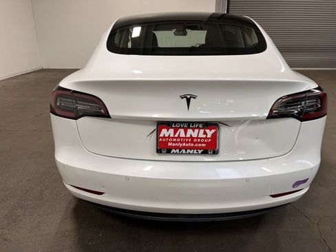 Used 2019 Tesla Model 3 Standard Range Plus image 4