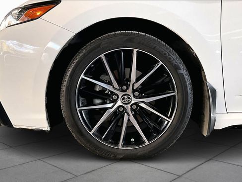 Used 2021 Toyota Camry SE w/ Convenience Package image 10