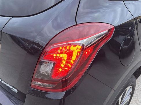 Used 2022 Buick Encore Preferred w/ Safety Package image 9