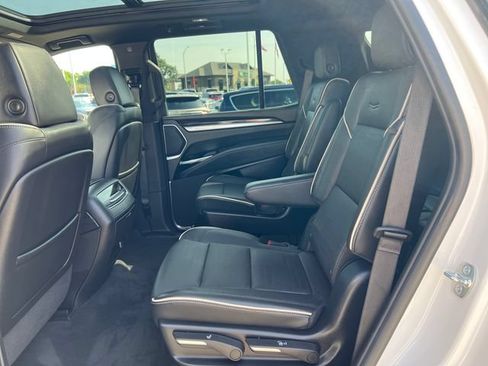Certified 2025 Cadillac Escalade Premium Luxury AWD/4WD image 17