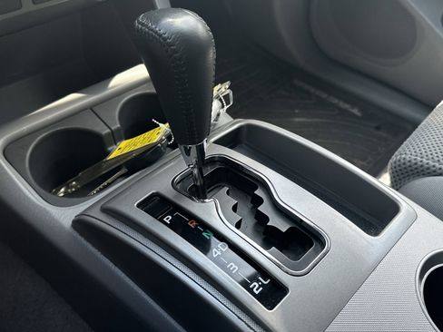 Used 2011 Toyota Tacoma 4x4 Access Cab V6 w/ TRD Sport Pkg image 22