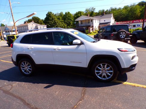 Certified 2017 Jeep Cherokee Limited AWD/4WD image 4
