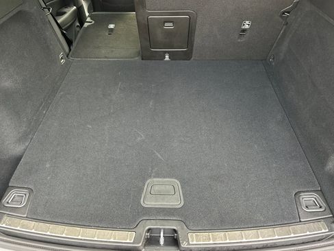 Certified 2025 Volvo XC60 B5 Plus image 18