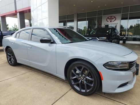 Used 2021 Dodge Charger SXT w/ Blacktop Package RWD image 4