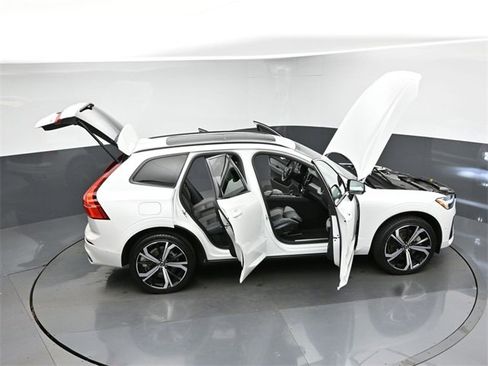 Used 2022 Volvo XC60 B6 R-Design w/ Advanced Package image 49
