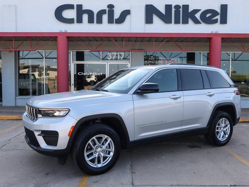 Used 2024 Jeep Grand Cherokee Laredo X w/ Luxury Tech Group I AWD/4WD image 1