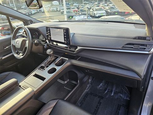 Certified 2024 Toyota Sienna XLE Woodland Edition image 10