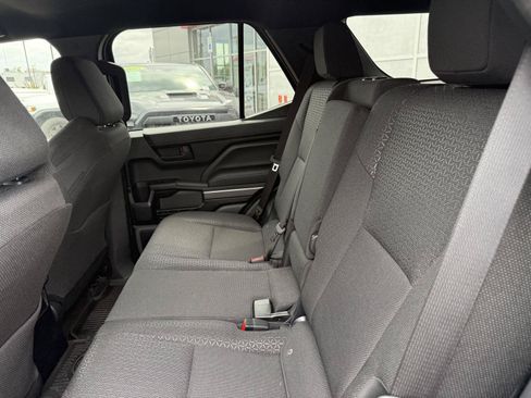 Used 2025 Toyota 4Runner SR5 AWD/4WD image 15