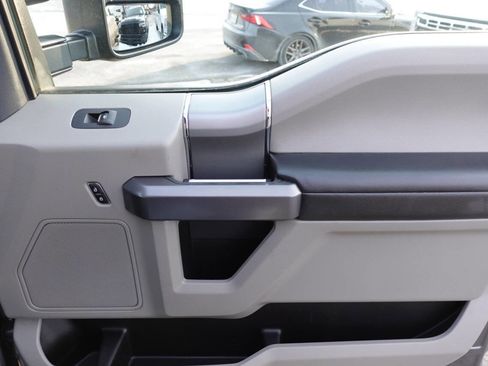 Used 2022 Ford F250 XLT w/ Black Appearance Package image 28