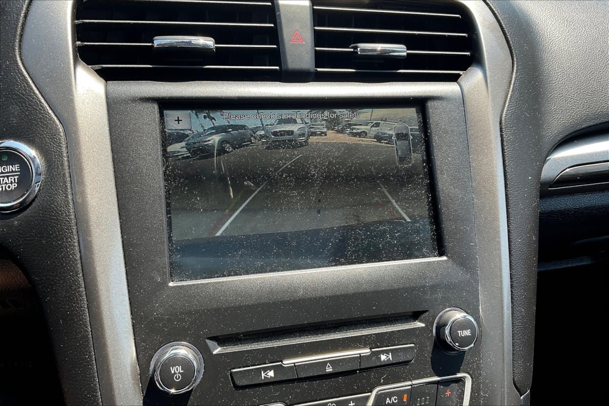 Used 2018 Ford Fusion SE w/ Fusion SE Technology Package FWD image 21