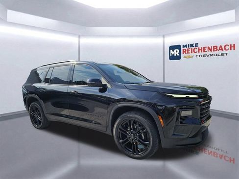 Used 2026 Chevrolet Traverse LT w/ Midnight/Sport Edition FWD image 2