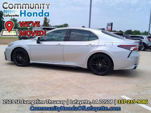 Used 2022 Toyota Camry XSE FWD image 5
