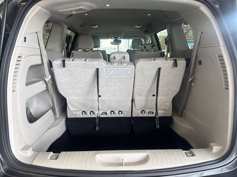Used 2021 Chrysler Pacifica Touring-L image 11