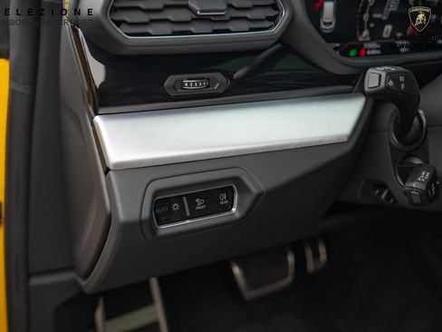 Used 2022 Lamborghini Urus image 26