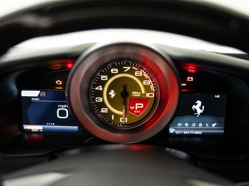 Used 2021 Ferrari F8 Tributo RWD image 36