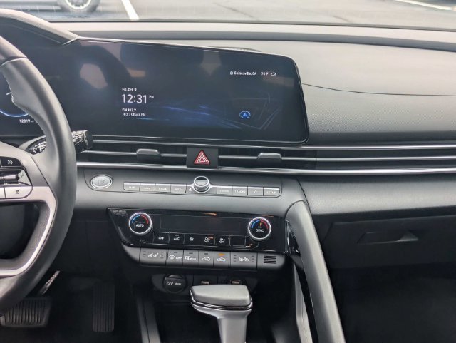 Used 2023 Hyundai Elantra Limited FWD image 18